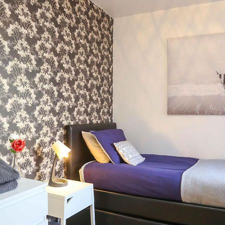 Perfect Central City Location - Parking - 3 Beds - 2 Bedrooms Belfast Ngoại thất bức ảnh