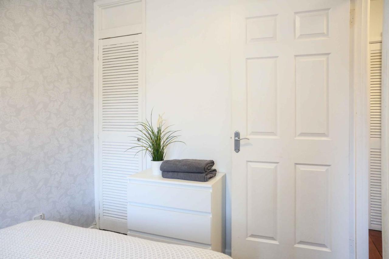 Perfect Central City Location - Parking - 3 Beds - 2 Bedrooms Belfast Ngoại thất bức ảnh